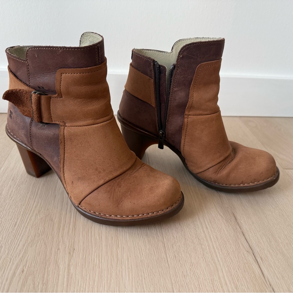 El Naturalista leather boots